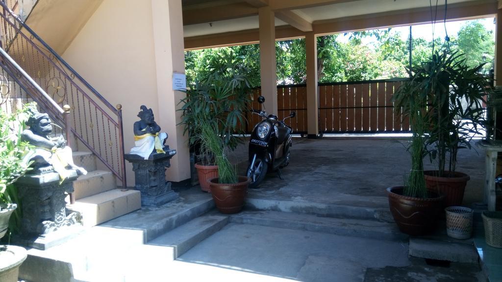 Puji Homestay Mataram Buitenkant foto