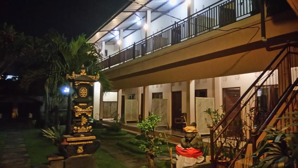 Puji Homestay Mataram Buitenkant foto