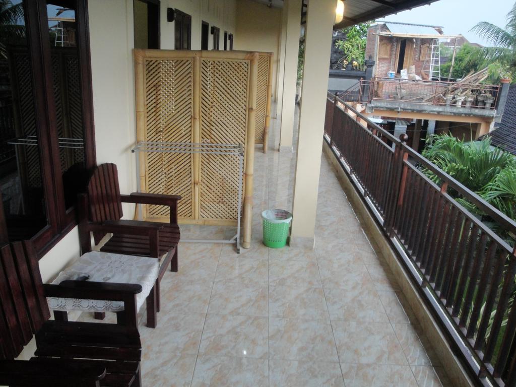 Puji Homestay Mataram Buitenkant foto