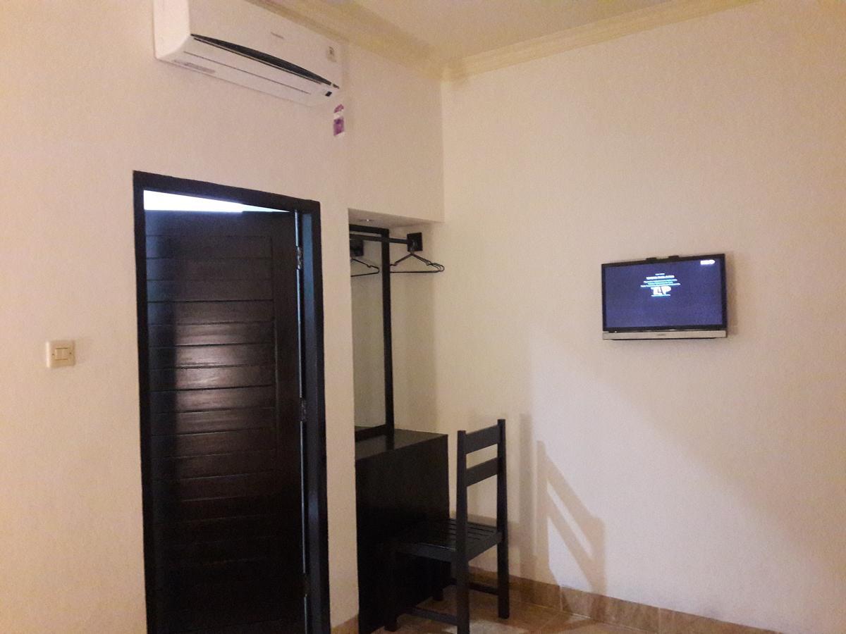 Puji Homestay Mataram Buitenkant foto