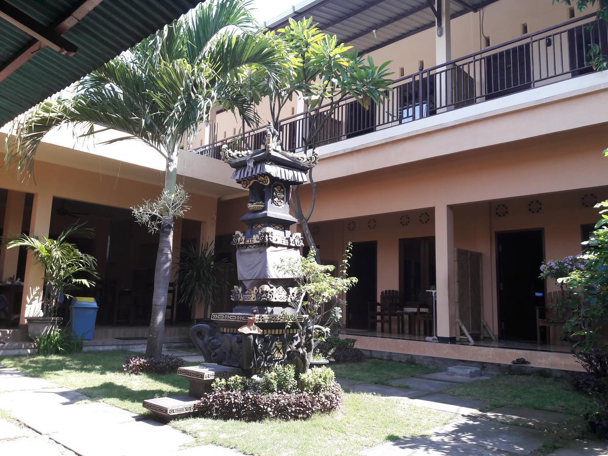Puji Homestay Mataram Buitenkant foto
