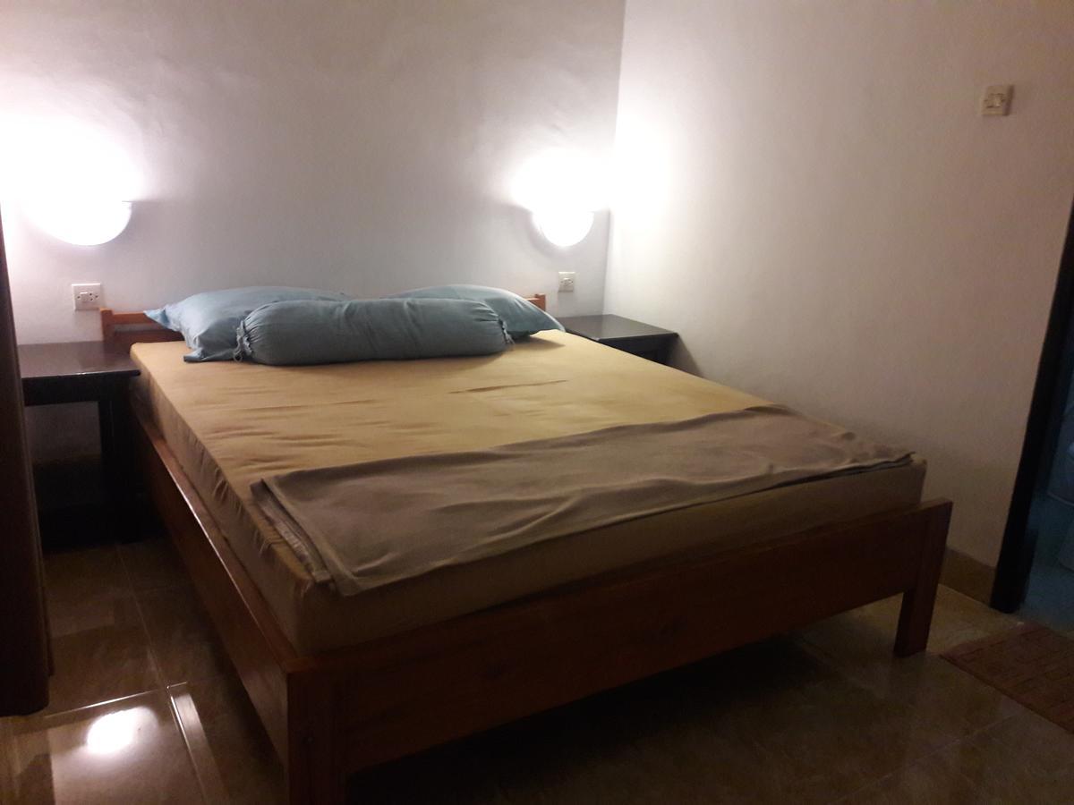 Puji Homestay Mataram Buitenkant foto